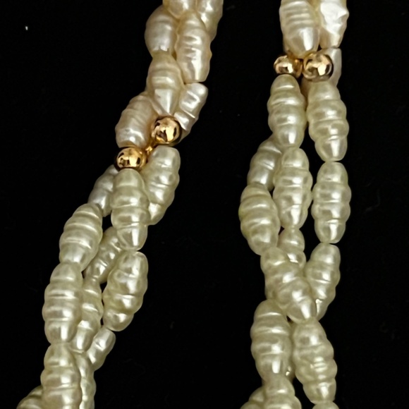 Elegant Baroque Freshwater Pearl Twisted Necklace - Picture 6 of 9